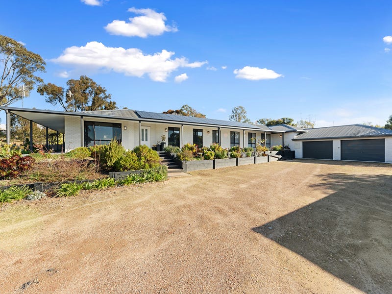 24 Michelle Drive, Maiden Gully, VIC 3551