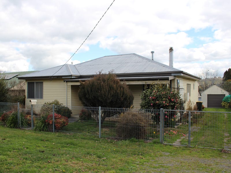 121 Gilbert Street, Tumbarumba, NSW 2653 Property Details