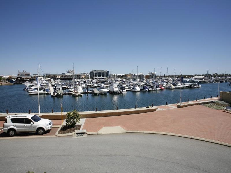 2/42 Spinnaker Quays, Mandurah, WA 6210 Property Details