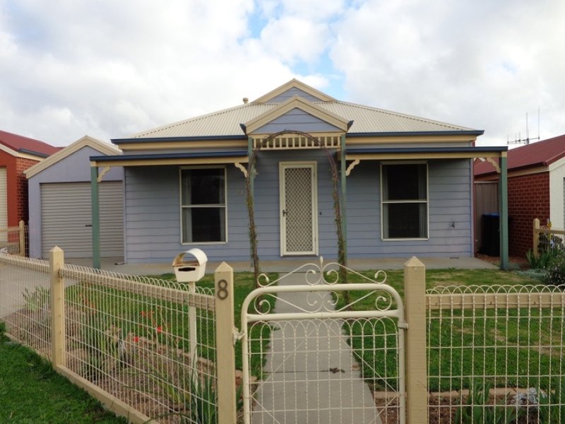 8 Cottage Cres, East Bendigo, VIC 3550