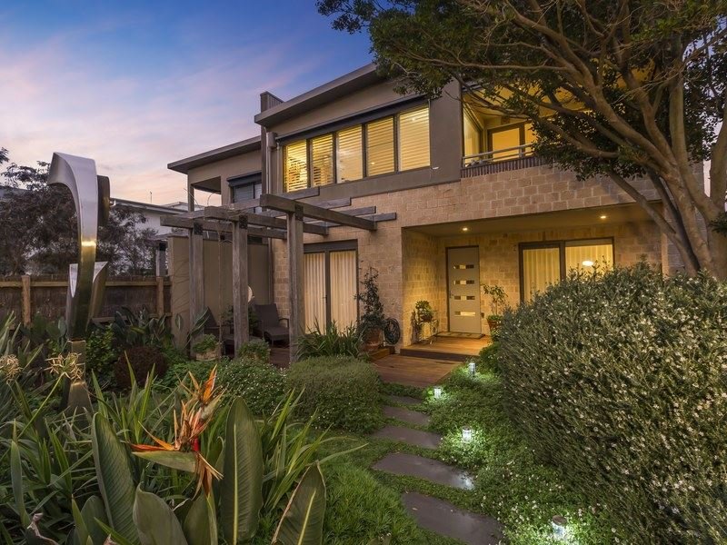 2/666 Esplanade, Mornington, Vic 3931 Property Details