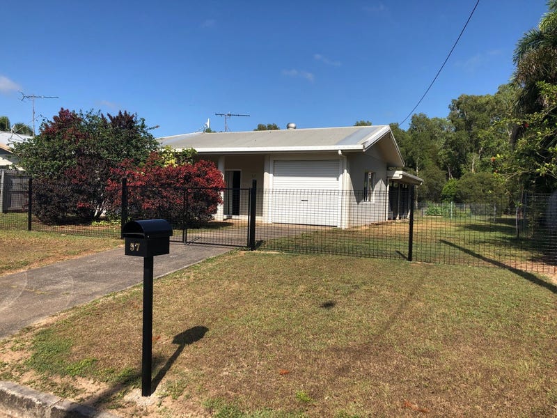 57 Taylor Street, Tully Heads, QLD 4854