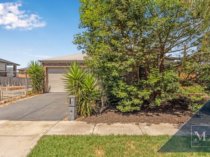 18 Statesman Way, Point Cook, VIC 3030 18 Statesman Way, Point Cook, VIC 3030