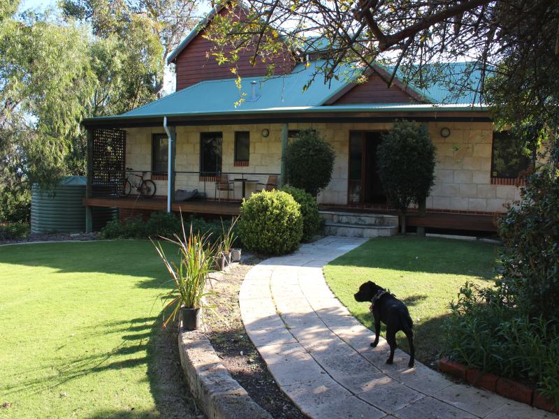 16 Hudson Place, Leschenault, WA 6233 Property Details