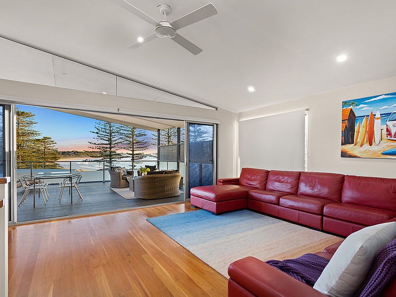 9 Main Street, Black Head, NSW 2430