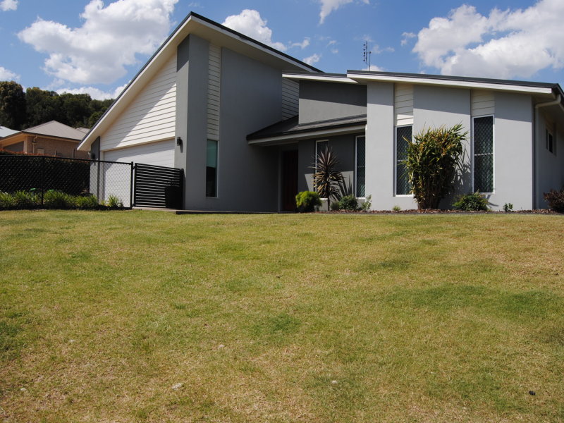 17 Parkway Drive, Highfields, QLD 4352