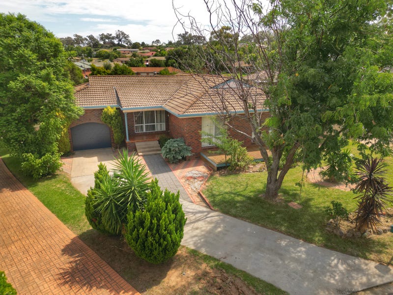 19 Elizabeth Ave, Cowra, NSW 2794 House for Sale