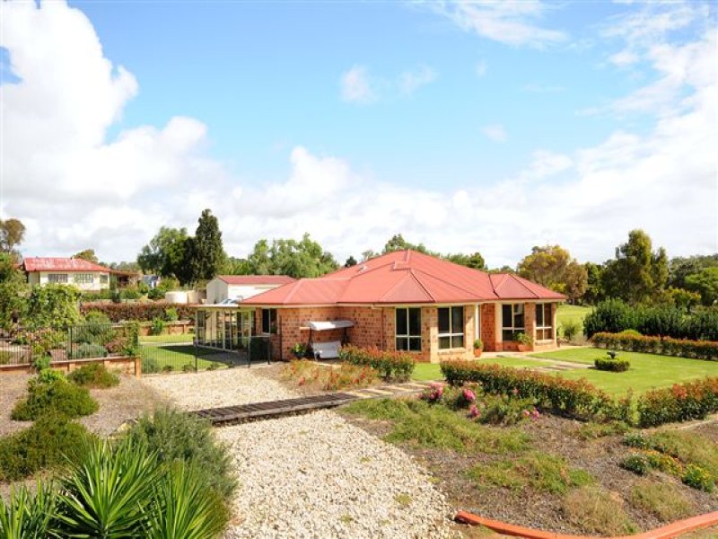 25 Peters Road, Meringandan West, QLD 4352