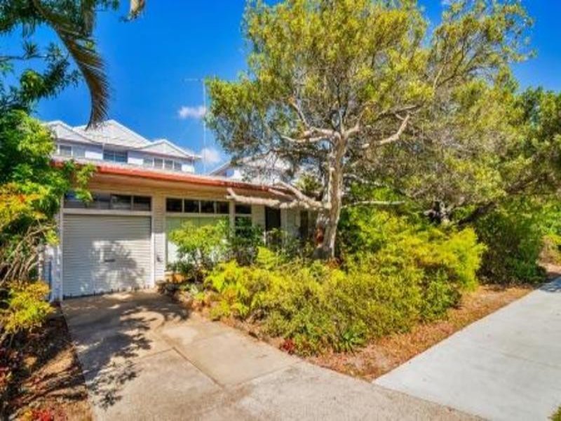 8 Whiting Street, Labrador, QLD 4215