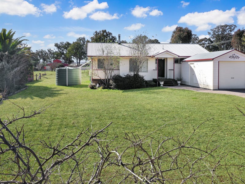 16 Clive Street, Tenterfield, NSW 2372 Property Details