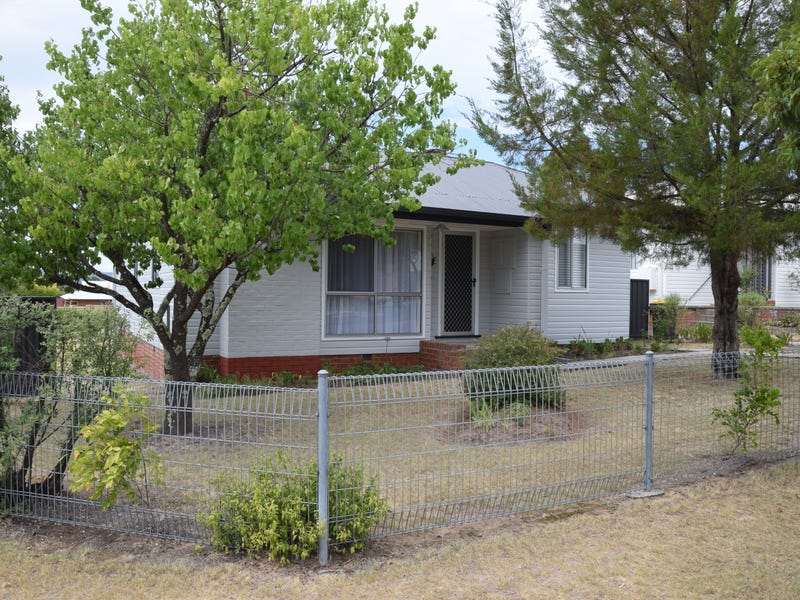 104 Douglas Street, Tenterfield, NSW 2372 Property Details