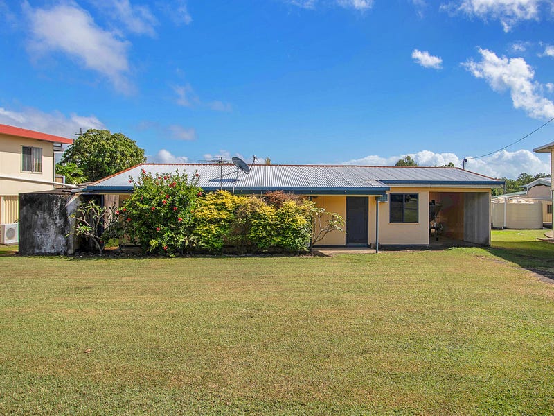 12 Dewar Street, St Helens Beach, QLD 4798