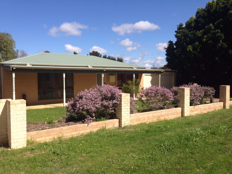 118 Berkshire Road, Forrestfield, WA 6058 Property Details