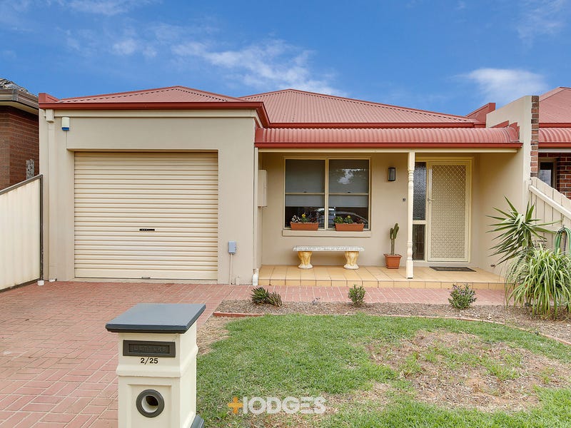 2/25 Collins Street, Werribee, Vic 3030 Property Details