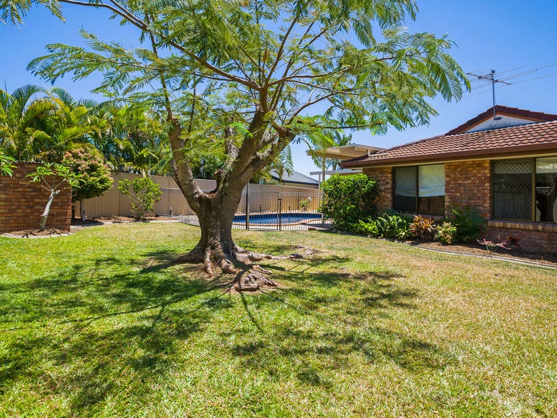 17 Kincardine Drive, Benowa, QLD 4217