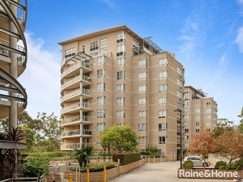 215/80 John Whiteway Drive, Gosford, NSW 2250