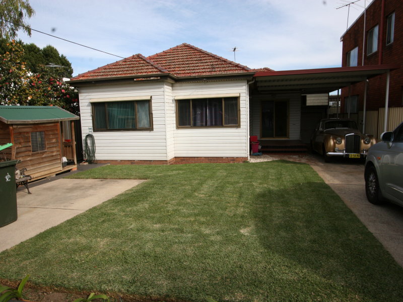 212 Henry Lawson Drive, Hall, NSW 2198