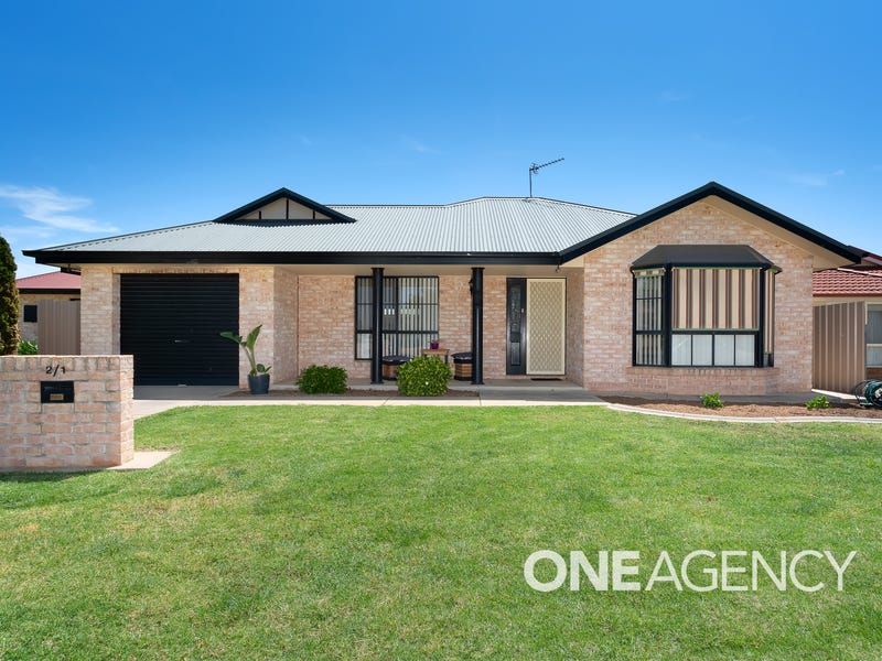 2/1 Woomera Place, Glenfield Park, NSW 2650