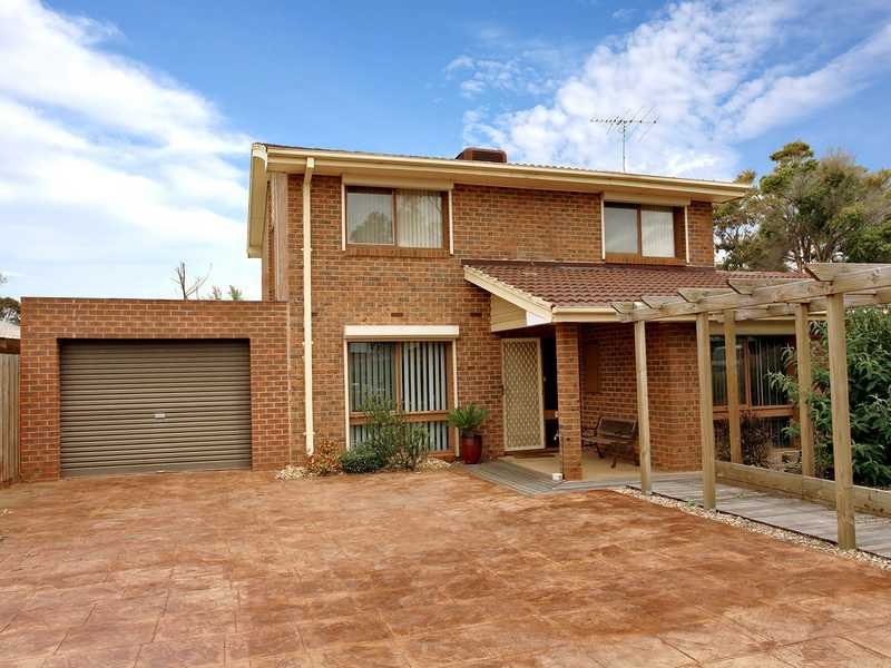 11 West Melton Drive, Melton, Vic 3337 Property Details