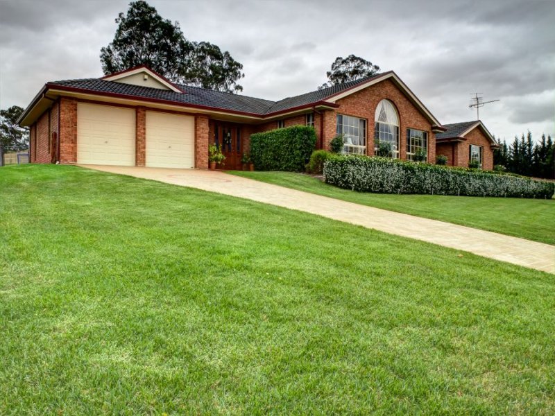 17 The Outlook, Kirkham, NSW 2570