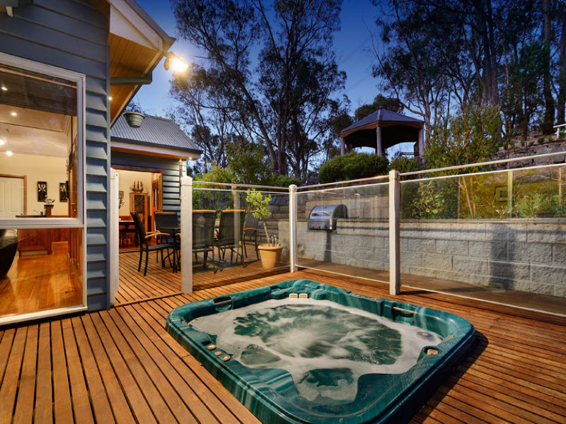 61 Leane Drive, Eltham, Vic 3095 Property Details