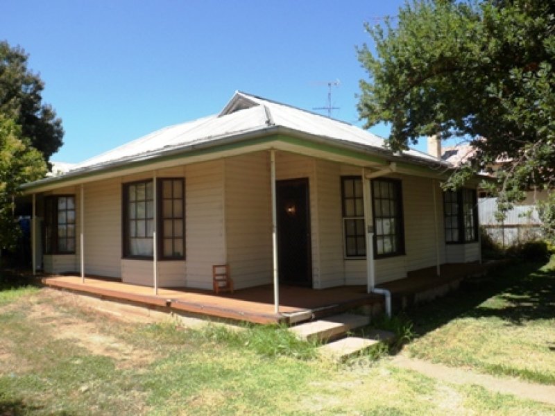 8 Belmore St, Canowindra, NSW 2804 Property Details