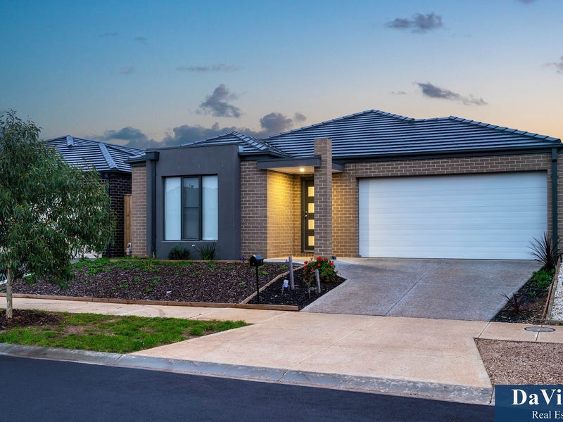 9 Hazelnut Road, Manor Lakes, VIC 3024