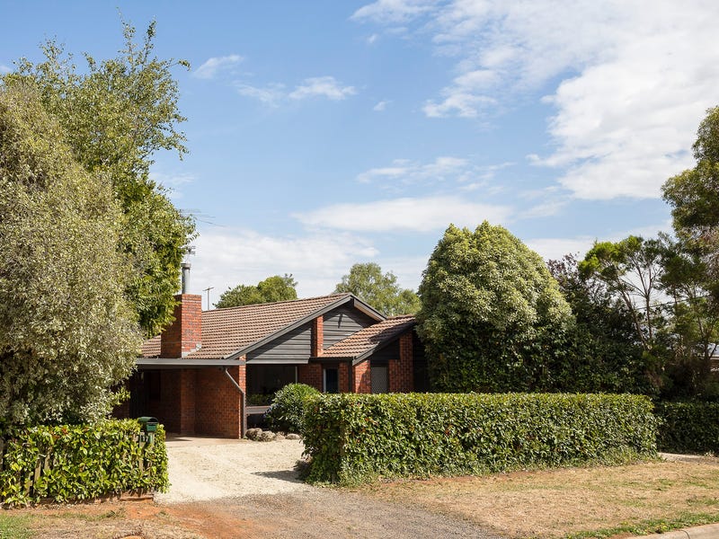 17 Stuart Drive, Woodend, Vic 3442 House for Sale