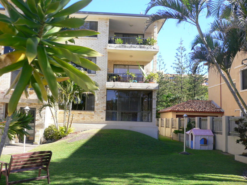 4/10 Fraser Avenue, Miami, QLD 4220