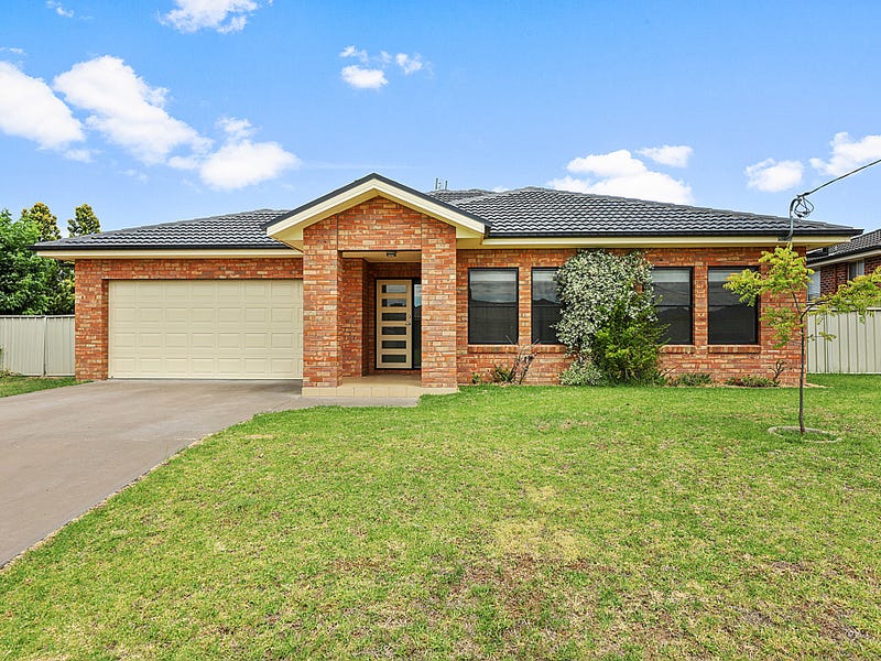 28 Garden Street, Kootingal, NSW 2352 Property Details