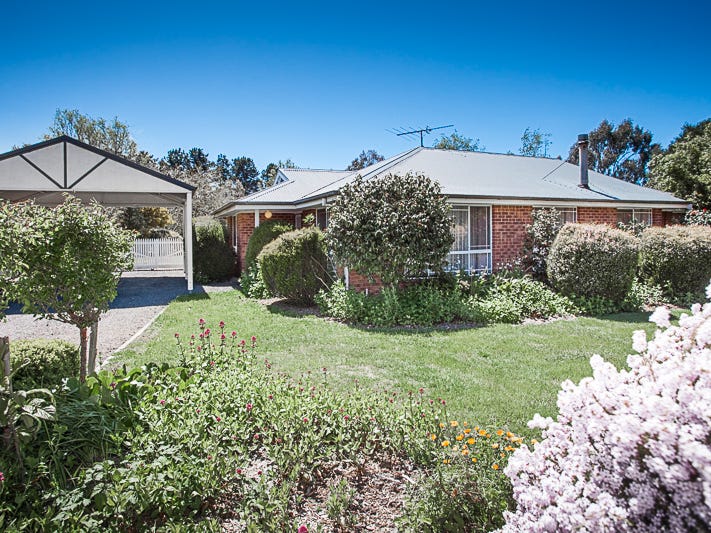 27 Ewing Drive, Romsey, VIC 3434