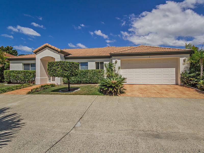 2/34 Albicore Street, Mermaid Waters, Qld 4218