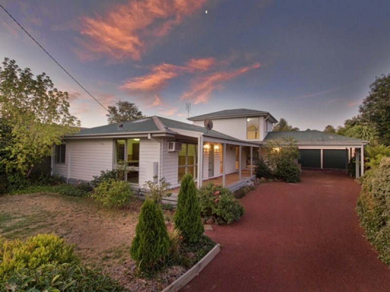 11 Rodney Drive, Woodend, Vic 3442 Property Details