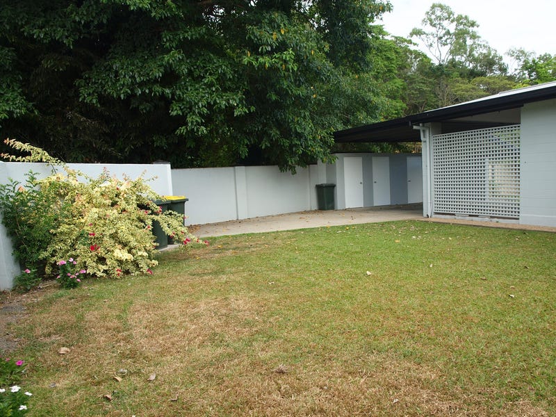 28 Kingsford Street, Mooroobool, QLD 4870