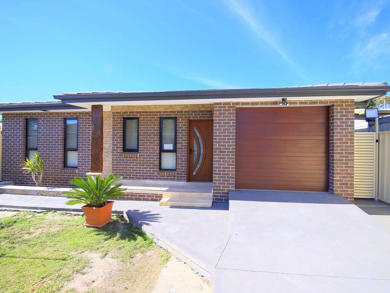 221 Henry Lawson Drive, Hall, NSW 2198