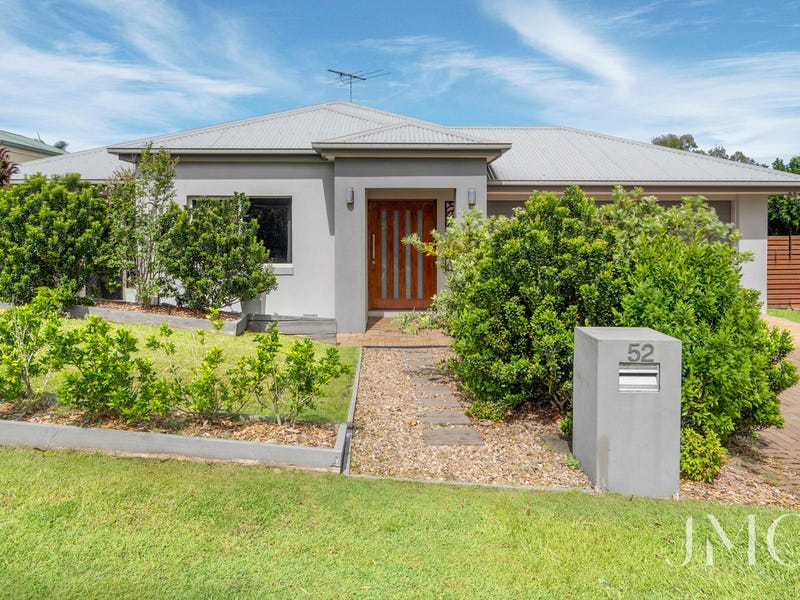 52 Summerlea Crescent