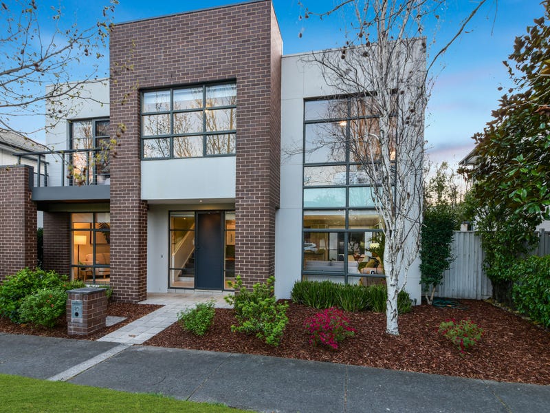 10 Sir Kenneth Luke Boulevard