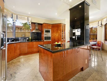 Country kitchen designs with marble, breakfast bar and splashback