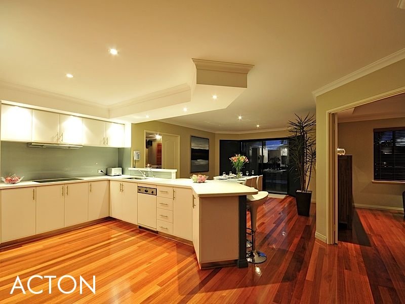 Classic kitchen-dining kitchen design using floorboards - Kitchen Photo ...