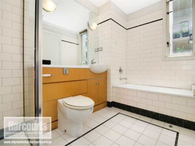 8/180 Albert Street, East Melbourne Sold by Harcourts Melbourne City - image 5