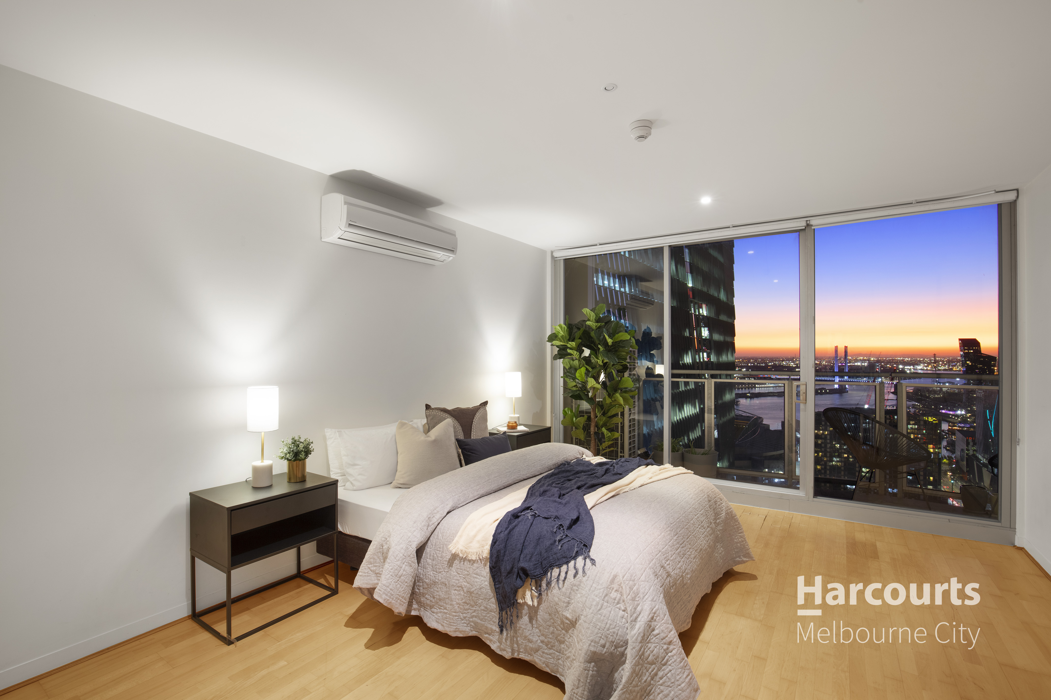 3303/288 Spencer Street, Melbourne Sold by Harcourts Melbourne City - image 5