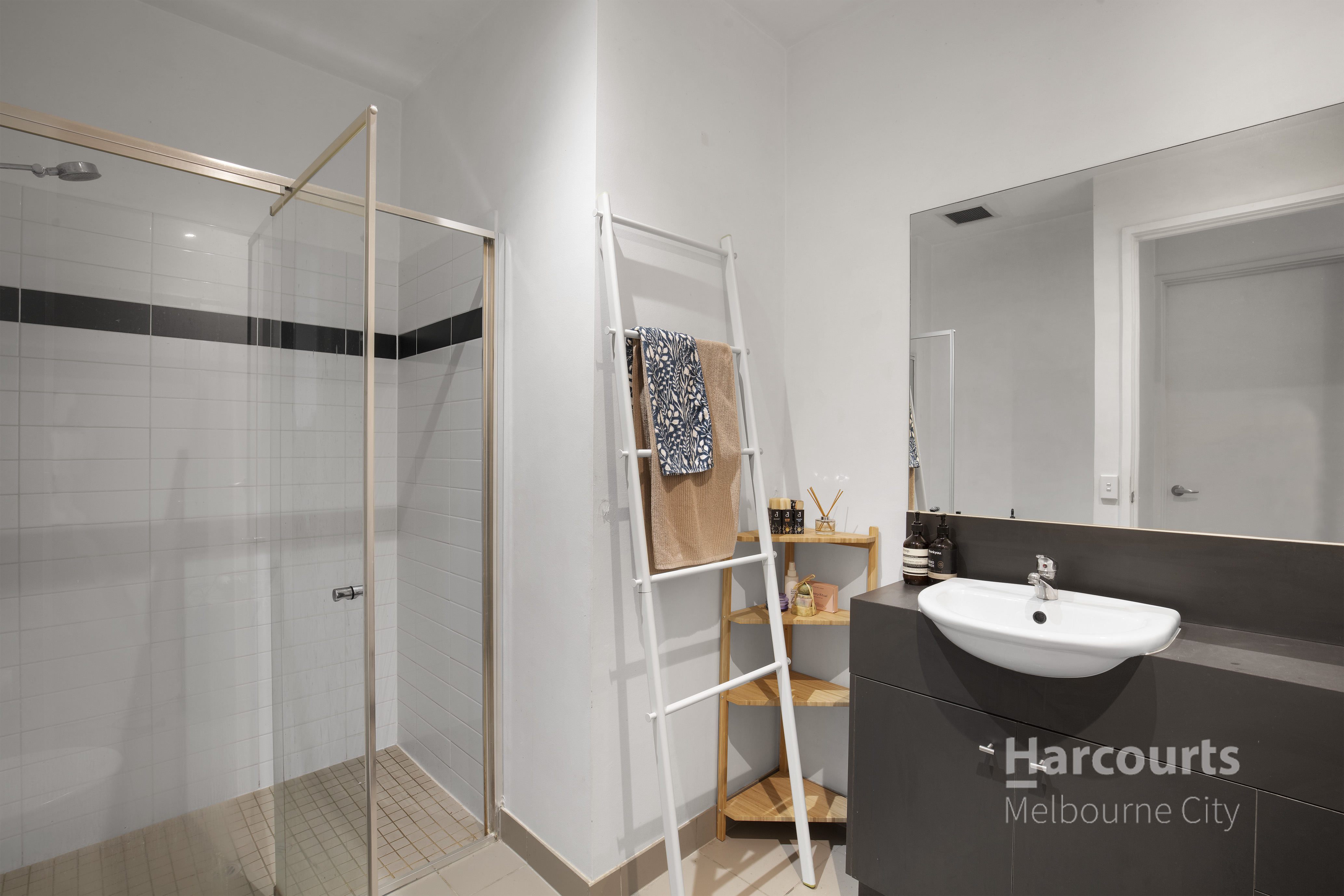 223/3 Hoddle Street, Collingwood Sold by Harcourts Melbourne City - image 4