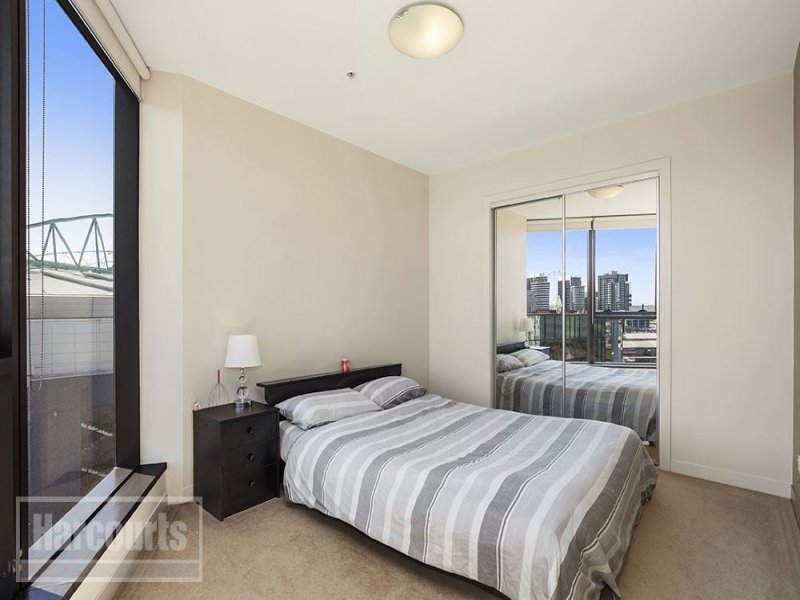 1211/100 Harbour Esplanade, Docklands Sold by Harcourts Melbourne City - image 3