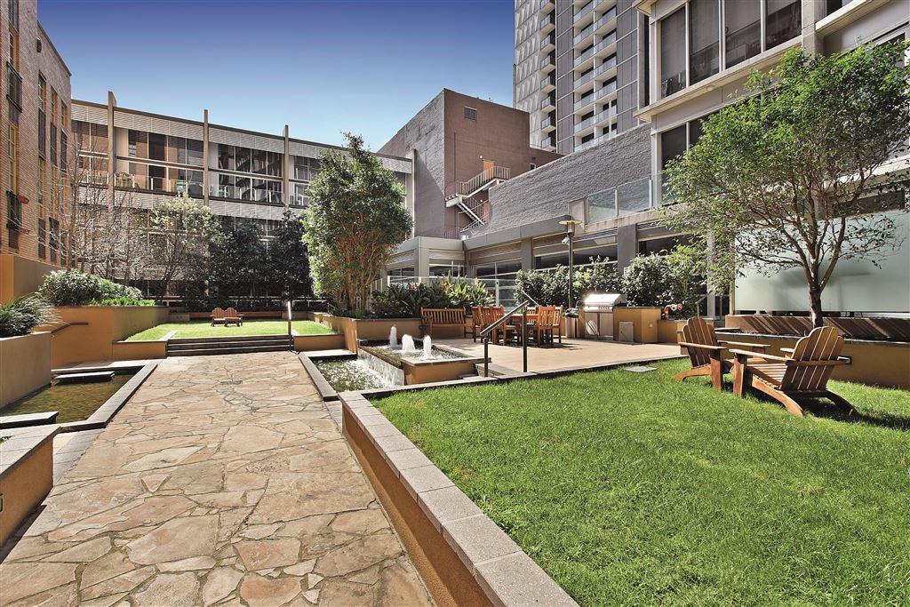 216D/68 La Trobe Street, Melbourne Sold by Harcourts Melbourne City - image 7