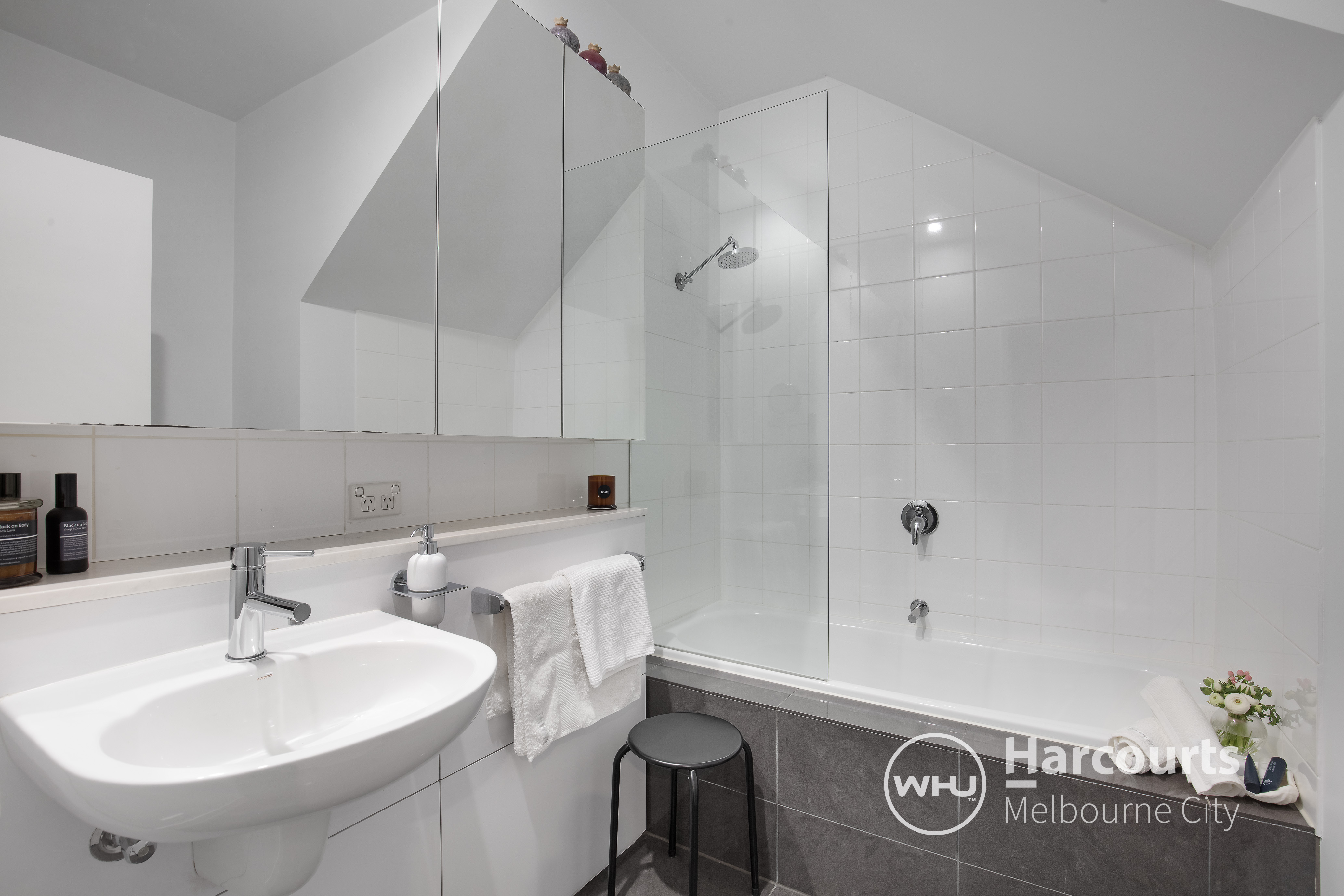 26 Franklin Place, West Melbourne Sold by Harcourts Melbourne City - image 12