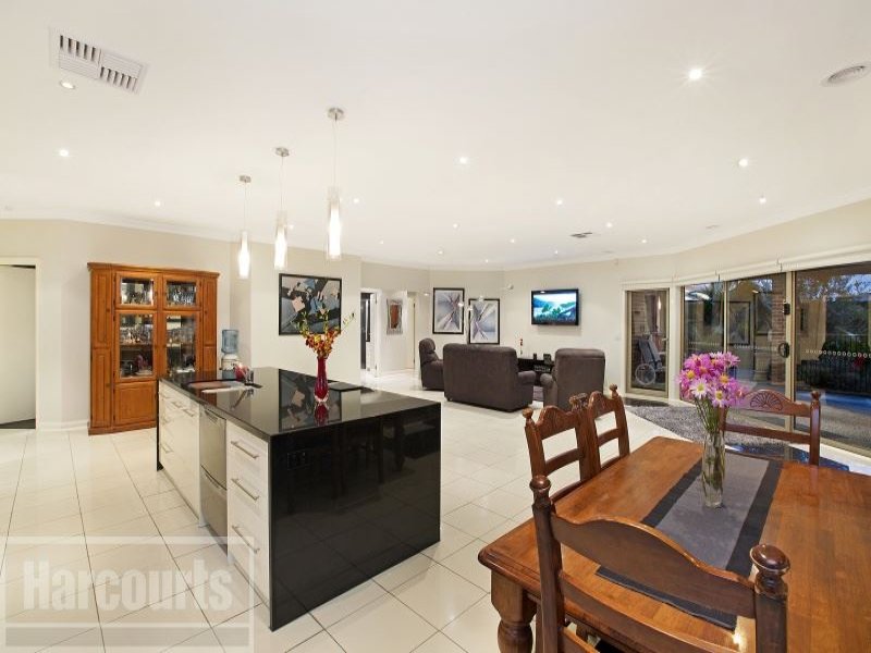 27 Brookfield Avenue, Brookfield Sold by Harcourts Melbourne City - image 3