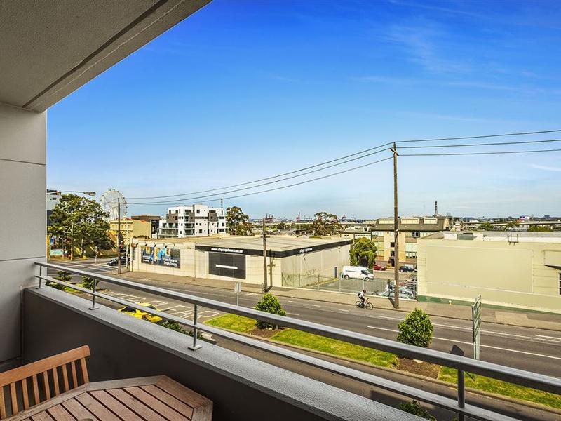 West Melbourne Sold by Harcourts Melbourne City - image 4